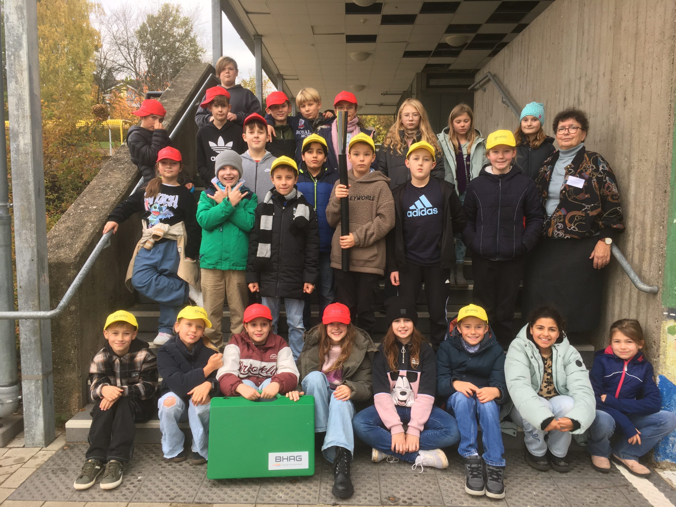 Gruppenbild der Energie-Detektive in der Theodor Weinz Schule in Aegidienberg