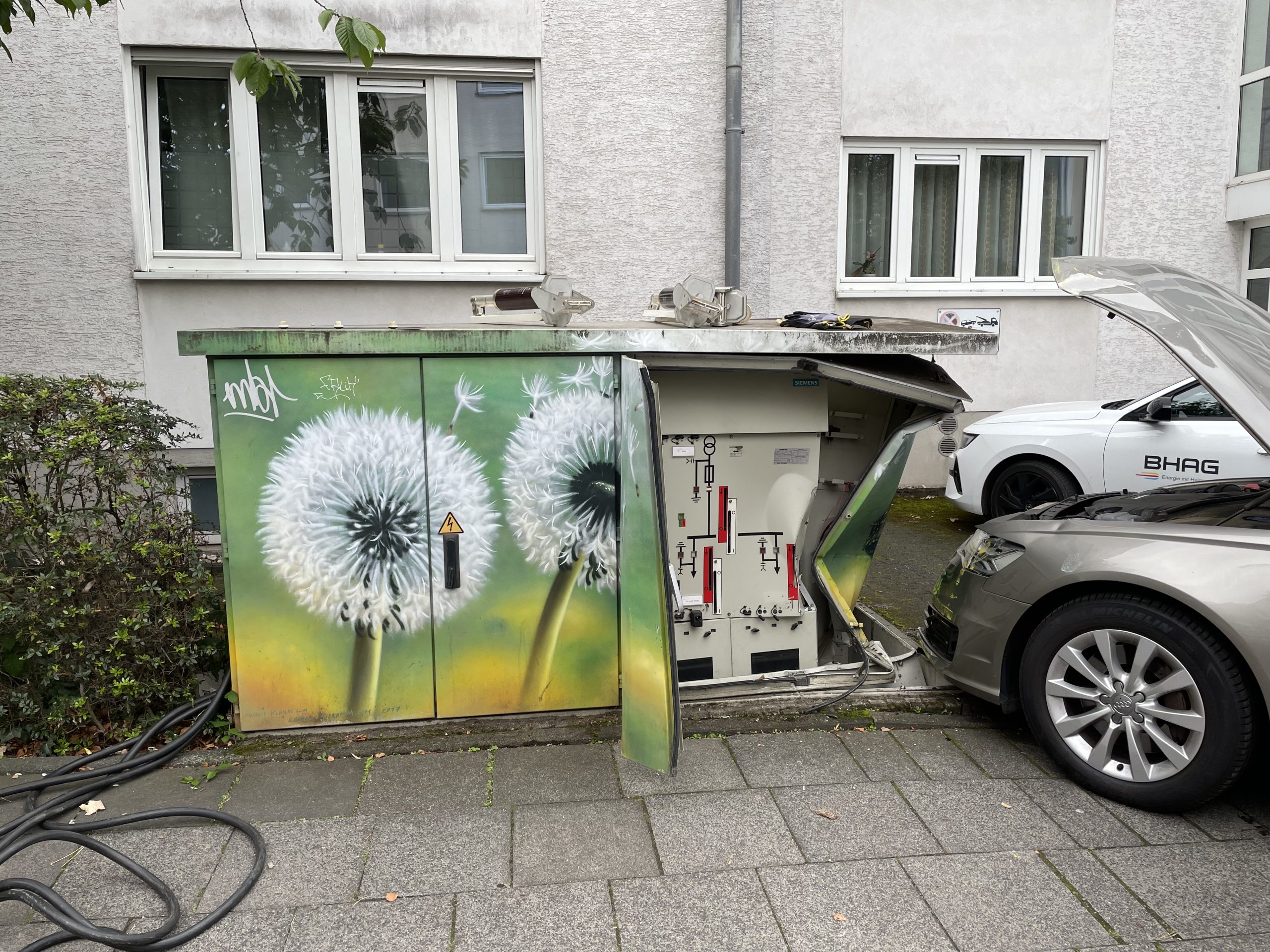 Am Saynschen Hof: Kollision mit Trafostation